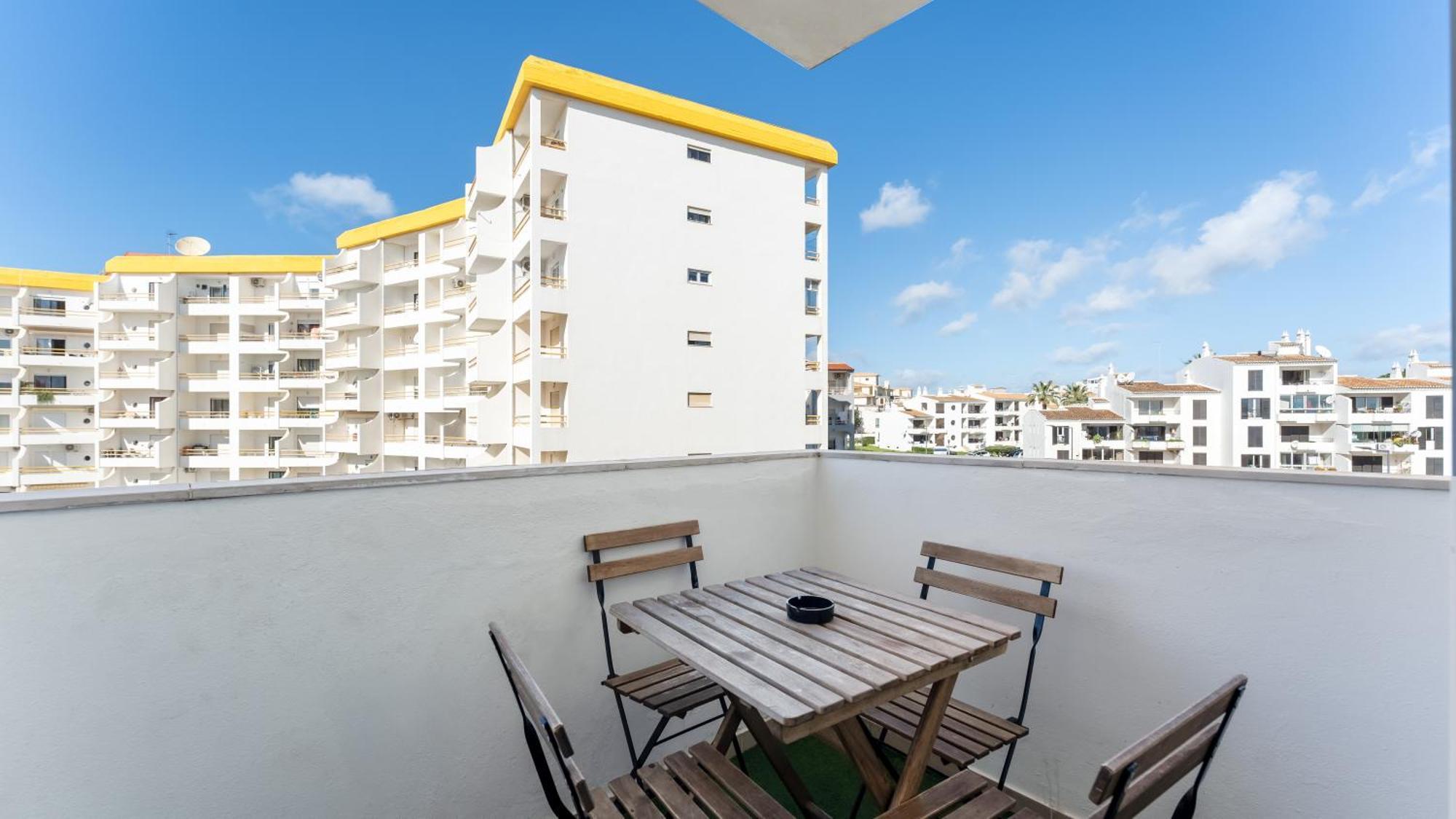 Sunny Retreat With Pool And Balcony By Lovelystay Albufeira Eksteriør billede